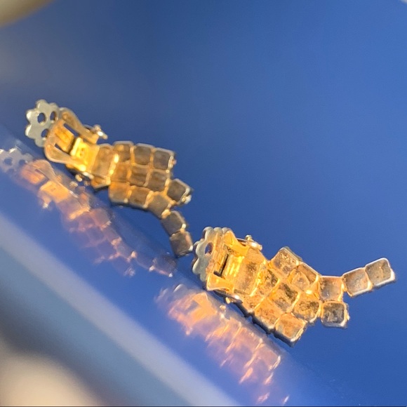 VTG Kramer New York Red/White/Blue Rhinestone Gold Tone Clip Earrings - Picture 6 of 9